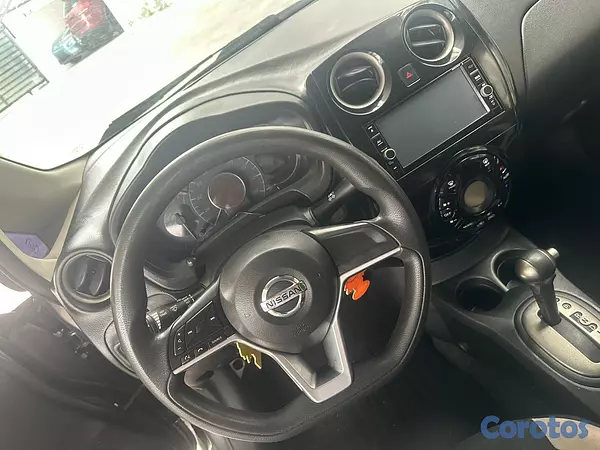 carros - vendo este precioso Nissan note 2018 super economico el ful camara 36 con sensor 10