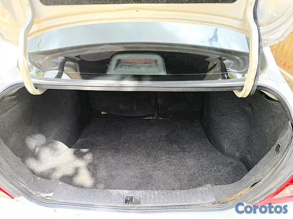 carros - Nissan Tiida 2010 9