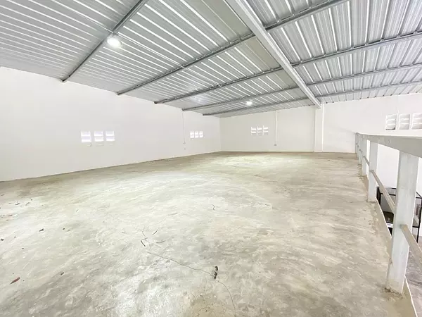 oficinas y locales comerciales - Nave céntrica en Venta  8