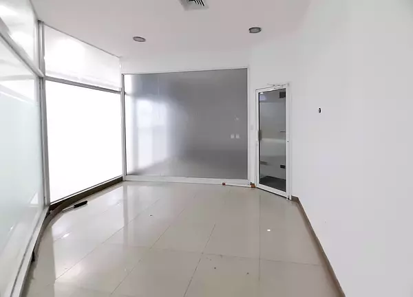 oficinas y locales comerciales - Local céntrico en Naco 2
