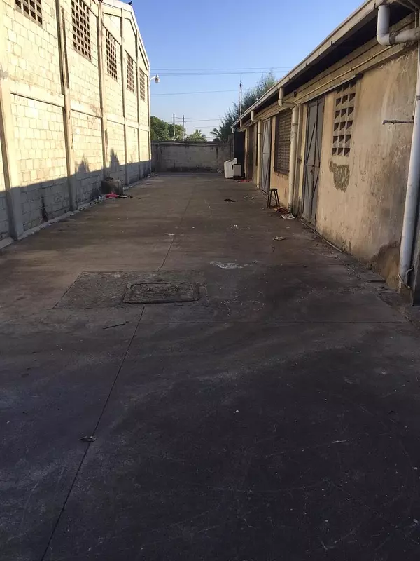 otros inmuebles - Alquilo Nave industrial próxima autopista Duarte 
 1