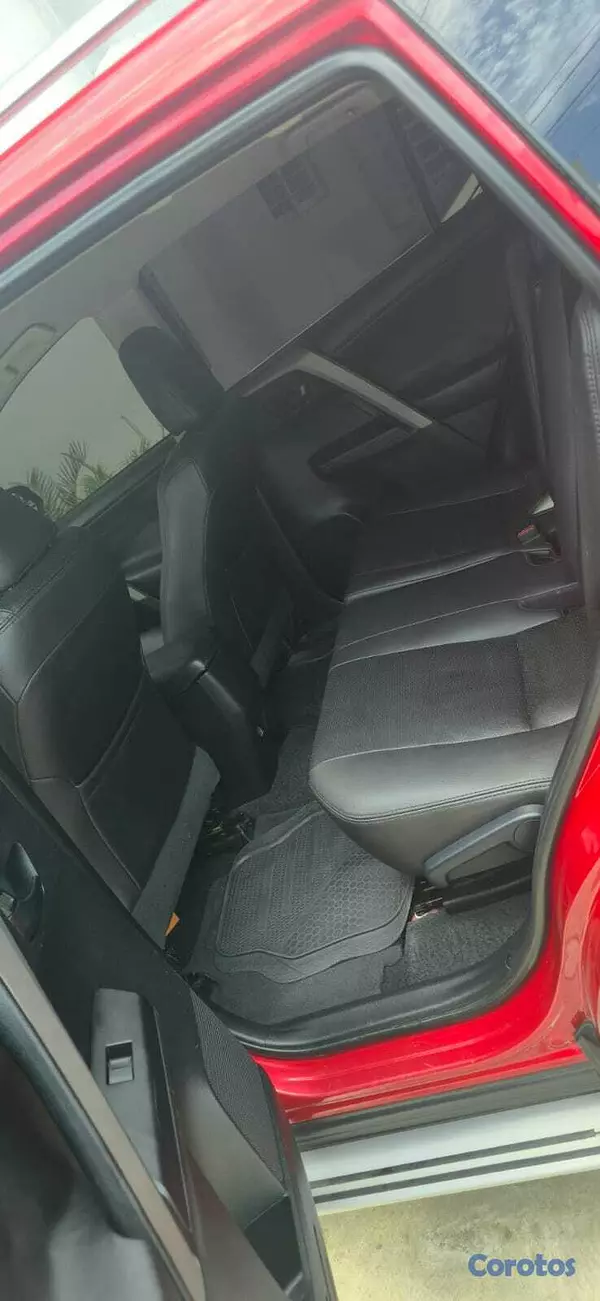 jeepetas y camionetas - Toyota RAV4 LE 2017 2WD 11