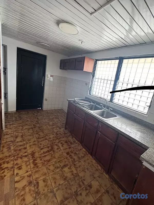 oficinas y locales comerciales - se alquila casa  6