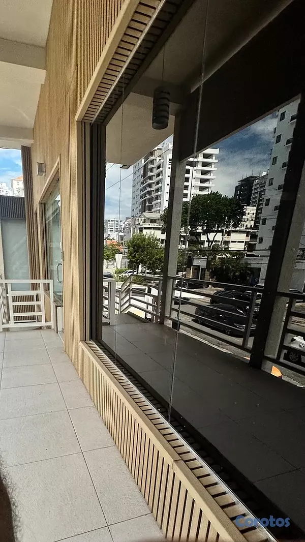 oficinas y locales comerciales - Alquiler en plaza  10