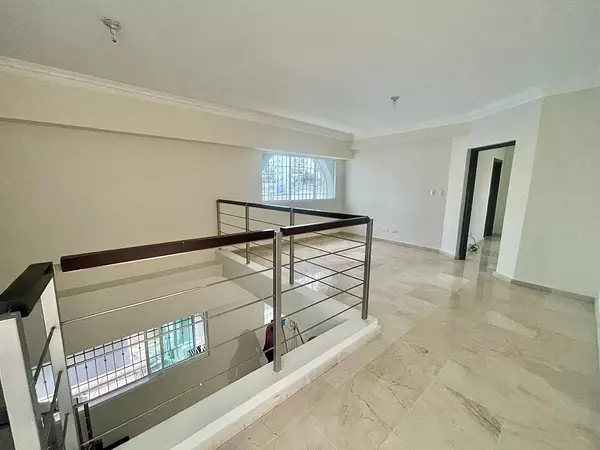 apartamentos - Se vende Penthouse en Urb Real

325mts
 4 Hab
4.5 Baños
3 Parq
 U$$ 330,000 8