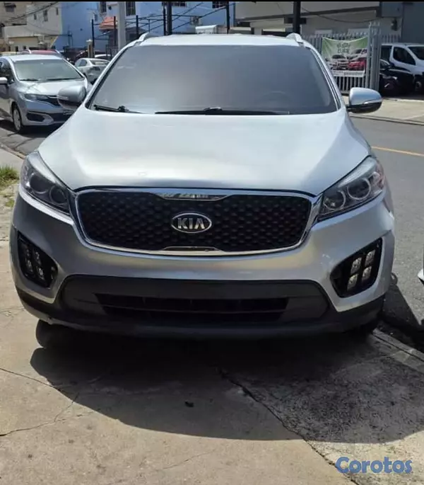 jeepetas y camionetas - Vendo Kia Sorento 3 filas de asientos año 2018  2