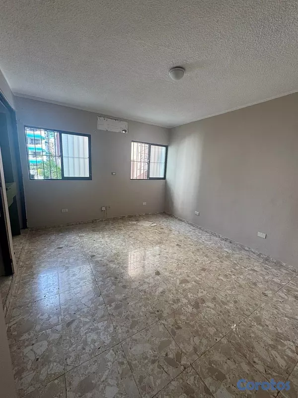 apartamentos - alquiló cacicazgo misma enrriquillo tres habitaciones dos baños parqueo servicio 19