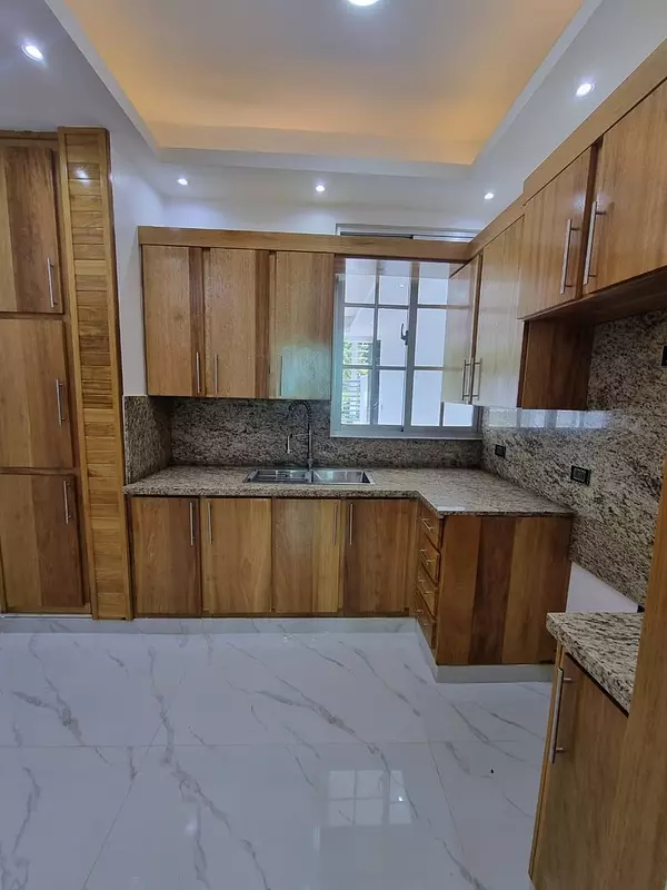 casas - Hermosa Residencia de 2 Niveles en La Vega  7