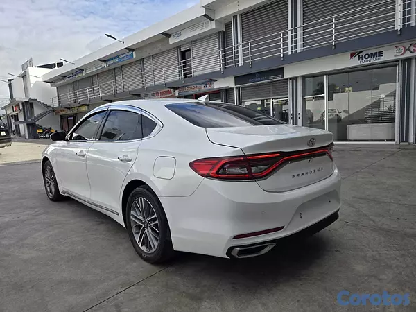 carros - HYUNDAI GRANDEUR 2018 BLANCO 6
