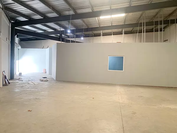 oficinas y locales comerciales - Local con nave y oficinas  5