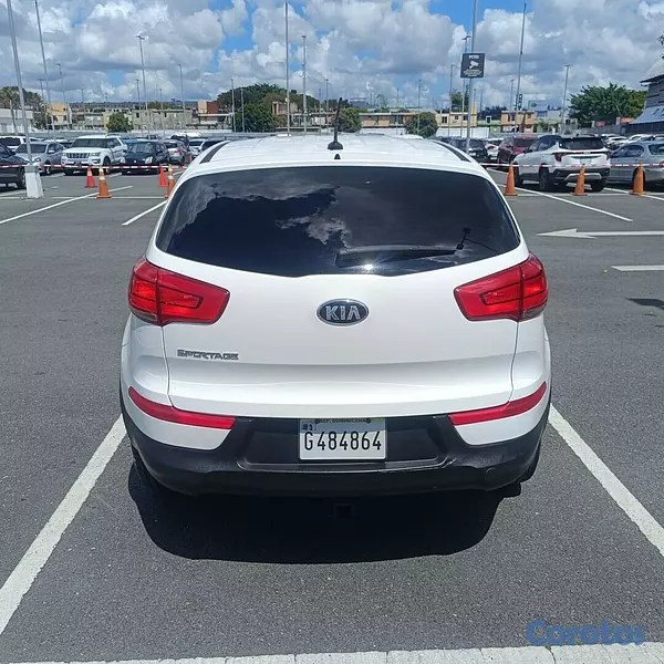 jeepetas y camionetas - Kia Sportage LX Año 2015
RD$700,000 5