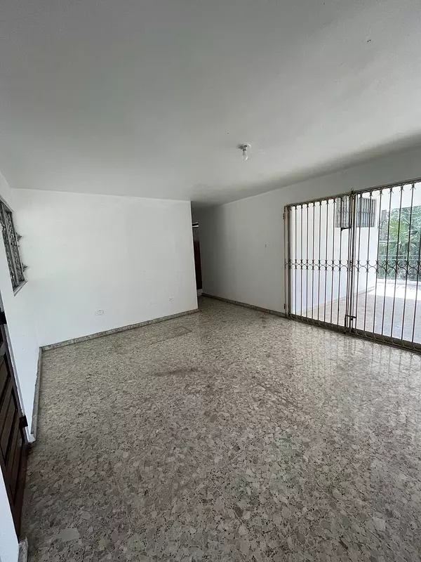 casas - Casa en Venta, La Castellana RD$ 25,000,000   8