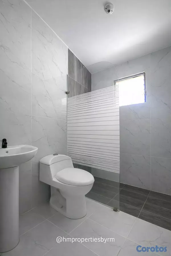 casas - Venta de Amplia Casa de 2 niveles en Miramar – Av. Independencia 14