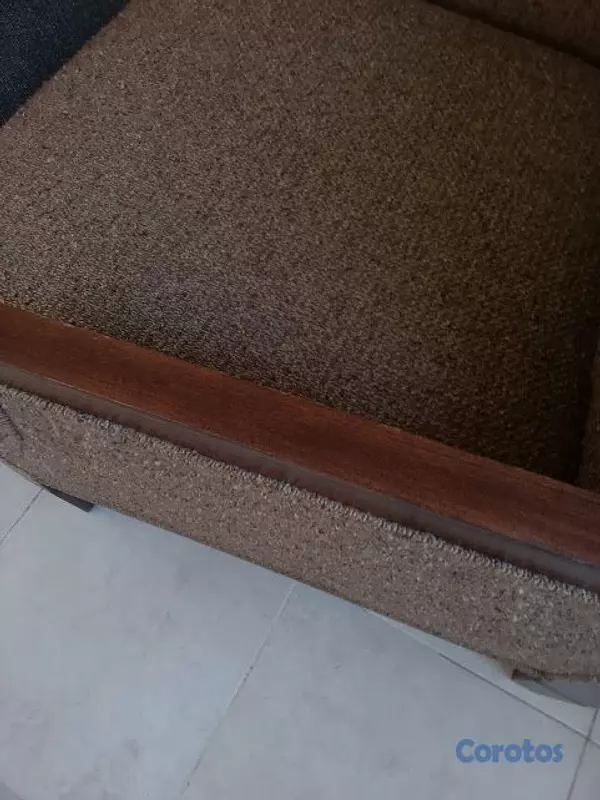 muebles y colchones - Butaca  tapizada  con ribetes de caoba  2