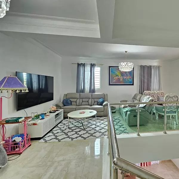 casas - Casa en un proyecto cerrado de la Av Hispanoamericana Santiago de los Caballeros 2