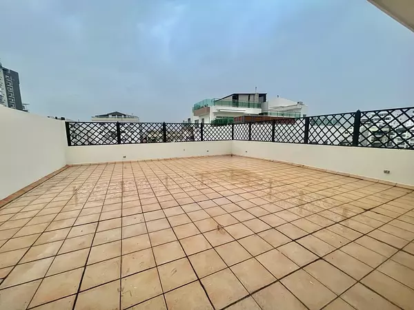 apartamentos - Se vende Penthouse en Urb Real

325mts
 4 Hab
4.5 Baños
3 Parq
 U$$ 330,000 9