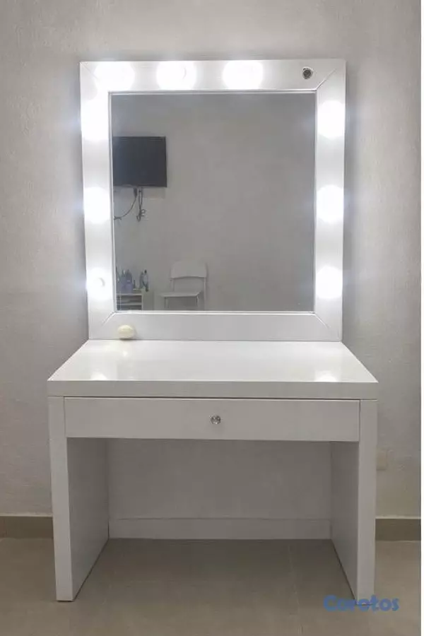 decoración y accesorios - Vanity moderno con espejo y luces LED en excelente estado 2