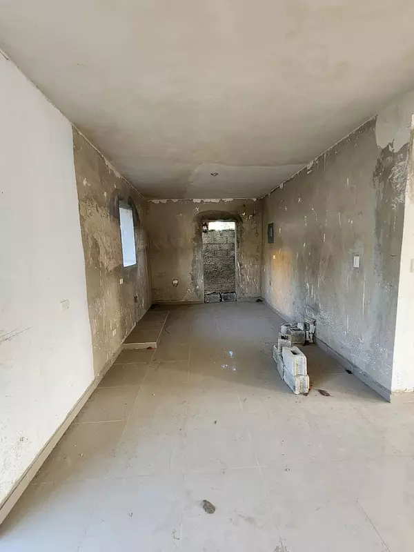 casas - Casa mejora de 2 niveles, con piso, falta Terminacion, Aut. San Isidro 7