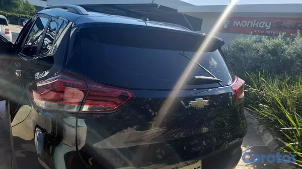 jeepetas y camionetas - Almost brand new Chevrolet tracker Premier 2023 fr 3