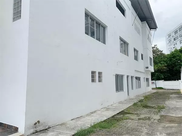 oficinas y locales comerciales - Local con espacio abierto 3 niveles 5