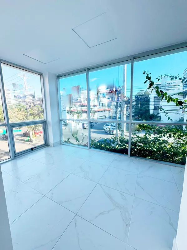 oficinas y locales comerciales - Local céntrico en Piantini  2
