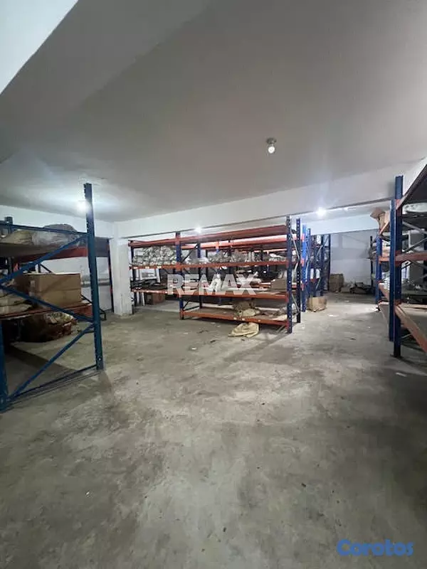 oficinas y locales comerciales - Local comercial de 700mt2 en alquiler en Altos de  7