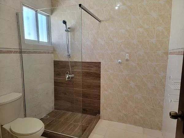 casas - Se Vende Residencia de 2 Niveles en Villa Maria  5