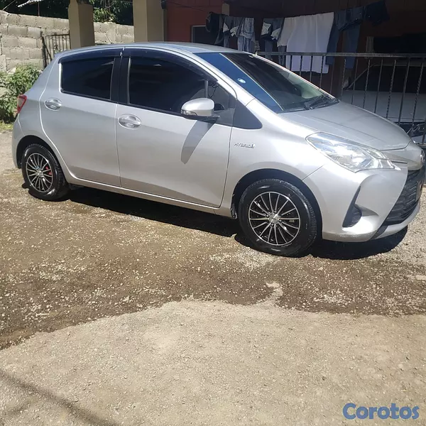 otros vehiculos - Toyota vitz 2018 negociable 4