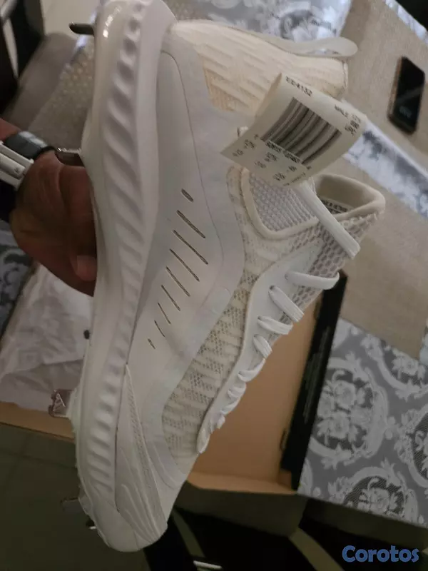 Artículos Deportivos - Clavos Adidas Icon V, Bounced Iced Out de Metal, size 13, Blancos. 3