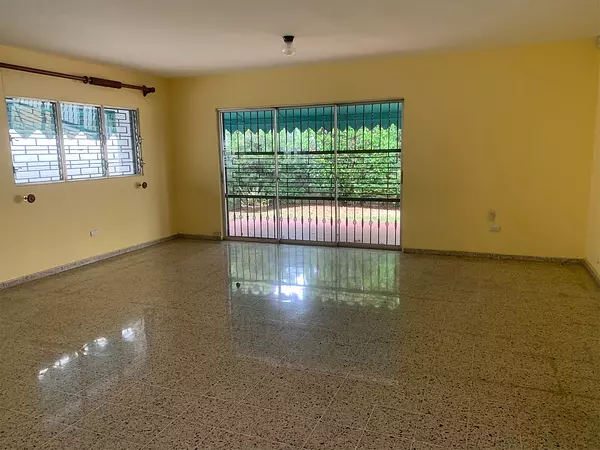 oficinas y locales comerciales - Casa con fines comerciales los prados 5