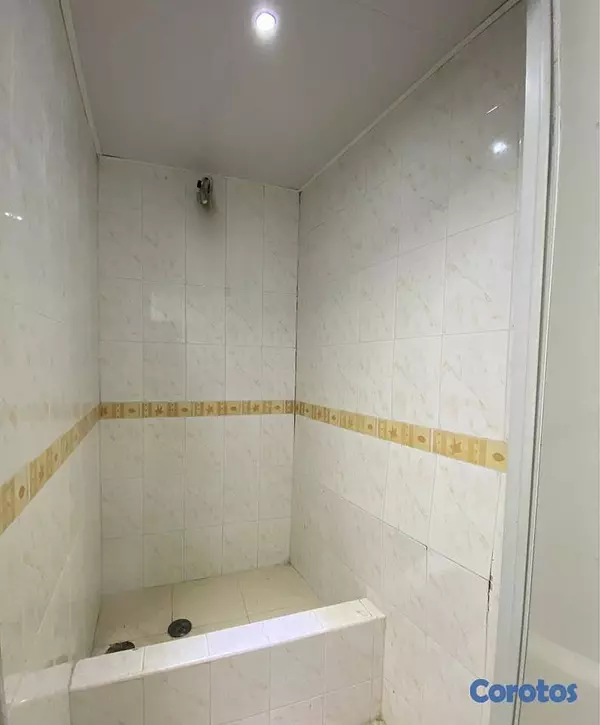 oficinas y locales comerciales - Edificio comercial de 3 niveles con almacén en alq 10