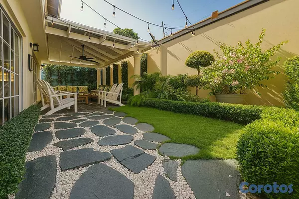 casas - Casa en Venta en La Castella con Patio y Remodelada 2