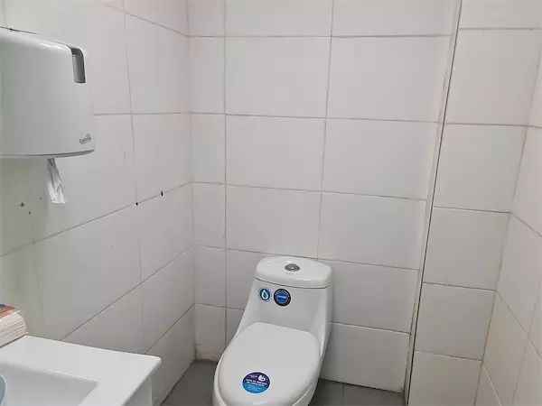 oficinas y locales comerciales - Local amplio de 450 metros abiertos 9