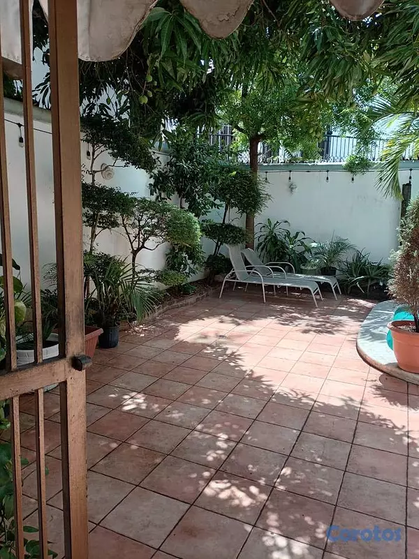 casas - Casa de 6 habitaciones 6 baños en alquiler en Urb. 15