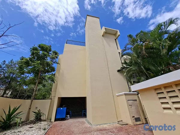 casas - Casa comercial de 320m2 en alquiler en Bella Vista 9