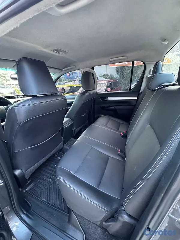 jeepetas y camionetas - Toyota Hilux SRV 2016 5