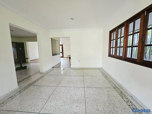casas - Alquiler de Casa en Ensanche Julieta Morales 2