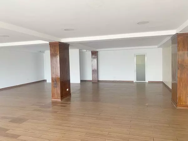 oficinas y locales comerciales - Local céntrico amplio 2