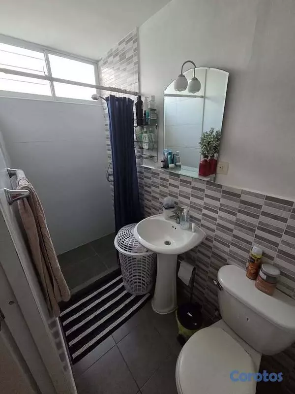 casas - Alquila Casa 3 Hab, 2.5 Ba, 2 Parqueos y Patio - J 2