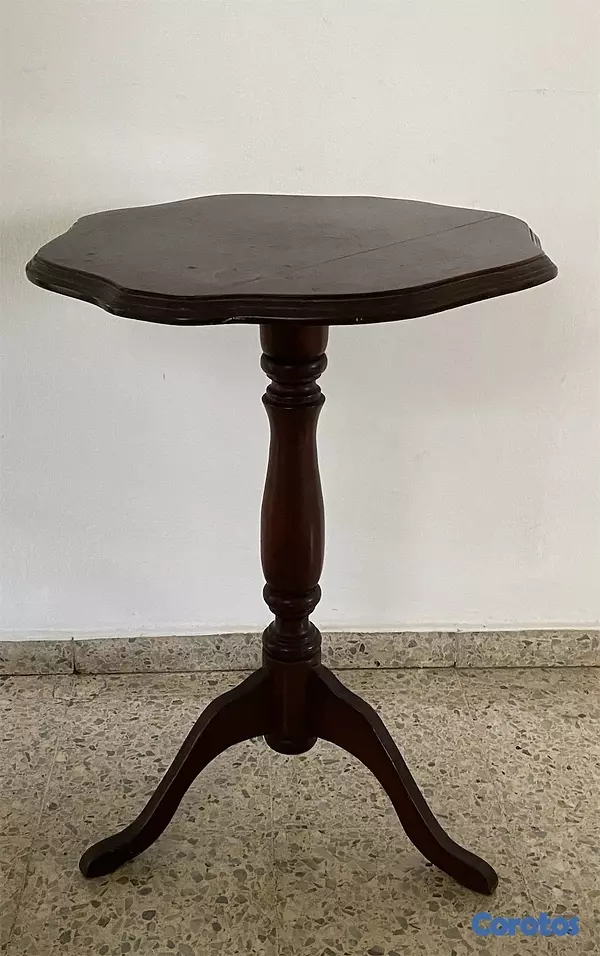 decoración y accesorios - Mesa redonda en caoba
29” de largo 
20” de ancho
