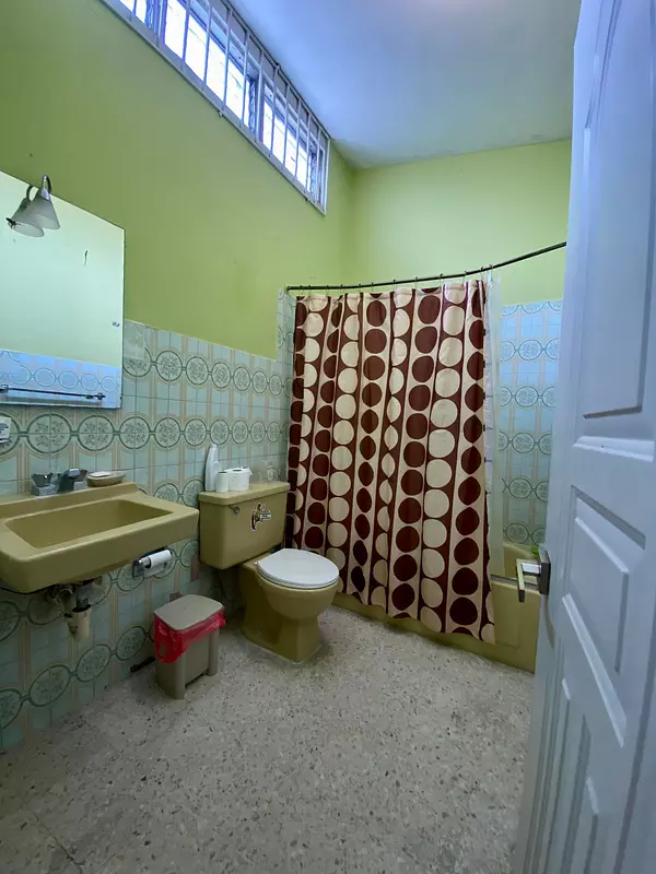 casas - Vendo casa de oportunidad en la Avenida  Próceres. 9