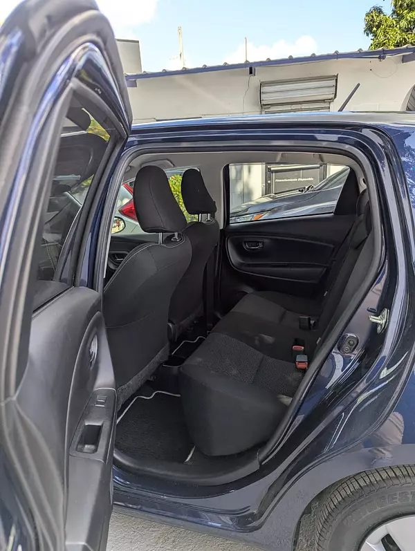 carros - TOYOTA VITZ 9