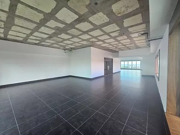 oficinas y locales comerciales - 🔵Alquilo Local 6to piso para oficina 208 mts en la esperilla 
 4