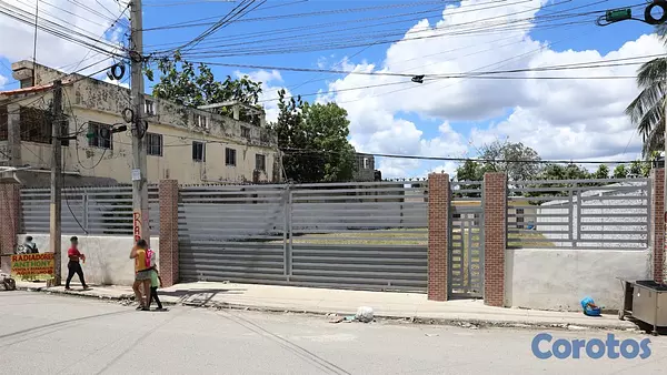 solares y terrenos - TERRENO COMERCIAL 700 MT CON OFICINA 2
