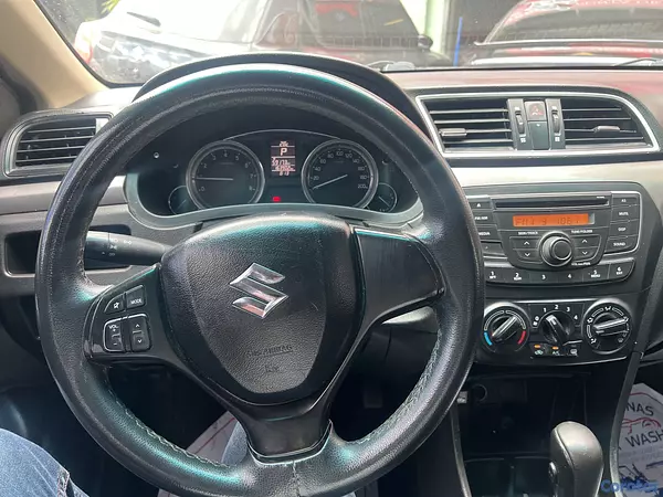 carros - El carro está bien todo su mantenimiento al día, muy buena condiciones  8