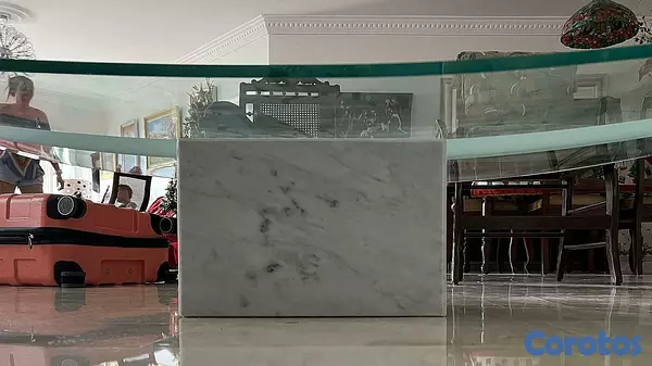 muebles y colchones - Mesa de centro con tope en  cristal templado y  base de marmol 5