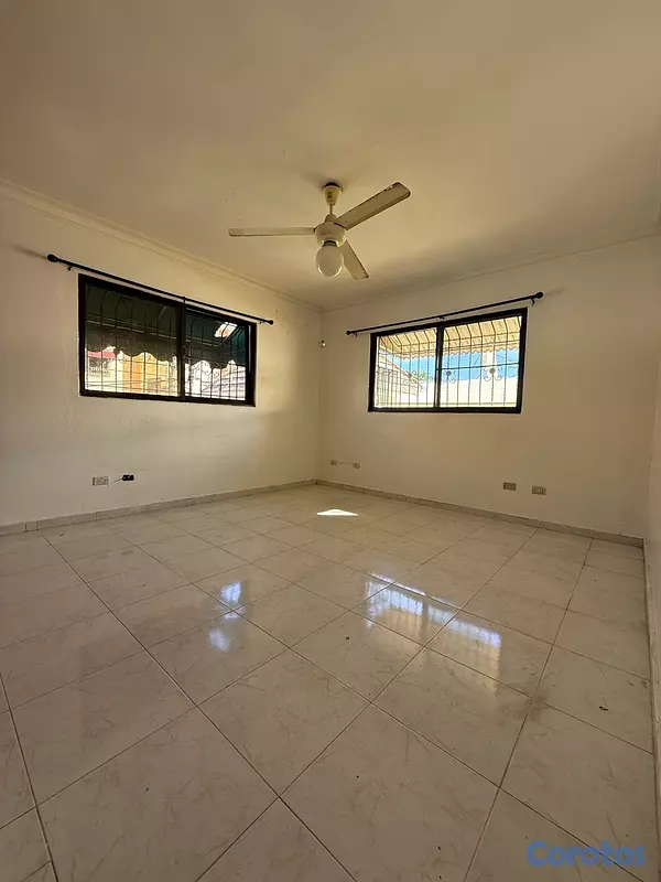 apartamentos - independencia km 71/2 segundo piso tres hab de 147 metros y 11 paq. RD 8,600,00” 5