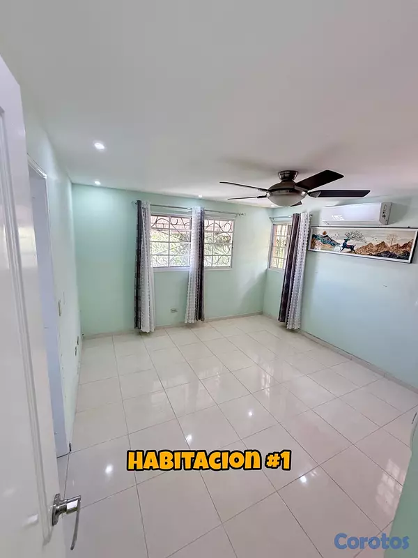casas - Se vende casa frente a la Sirena de la charles de  7