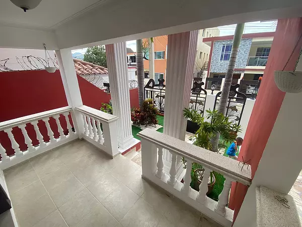casas - Amplia Casa 2 Niveles en Venta en Jardines del Norte 6
