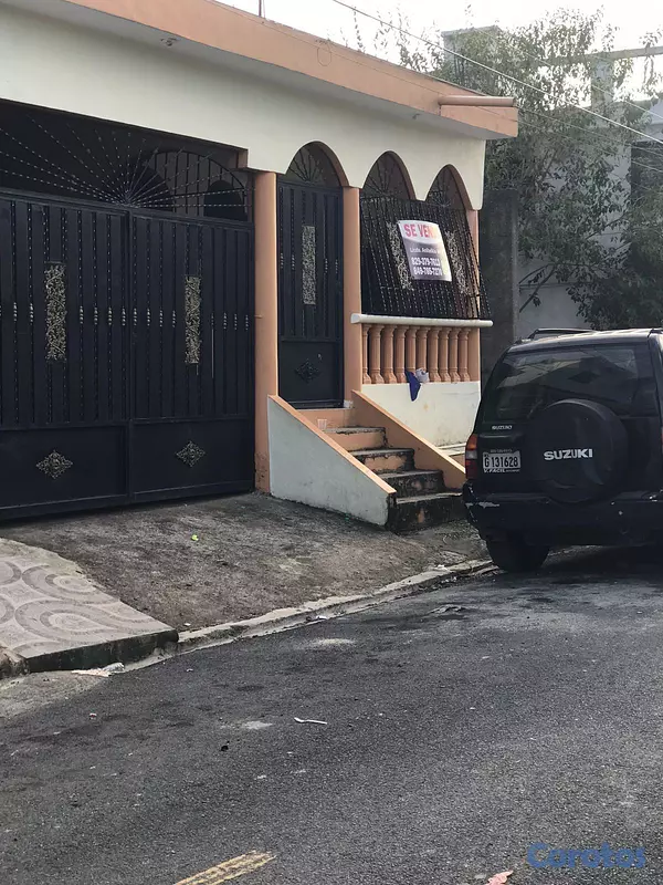 casas - SE VENDE CASA EN EL MILLONCITO DE SABANA PERDIDA, SANTO DOMINGO NORTE 1